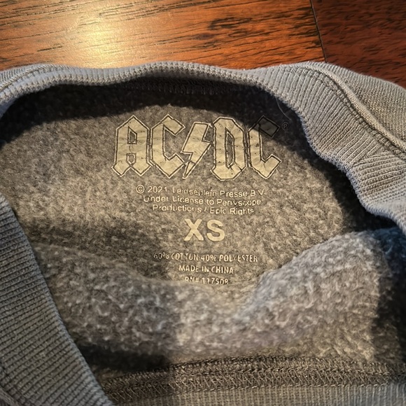 AC⚡️DC Top - Picture 3 of 3